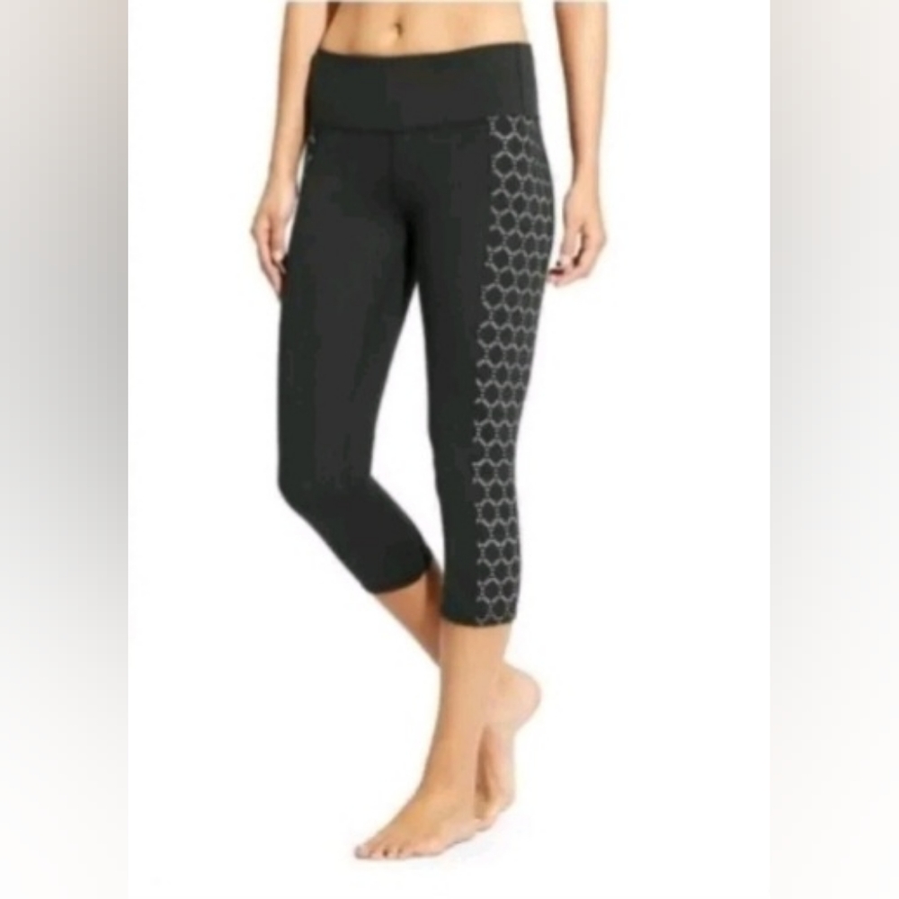 Athleta High Rise Laser Cut Eyelet Chaturanga Capri Black & White small